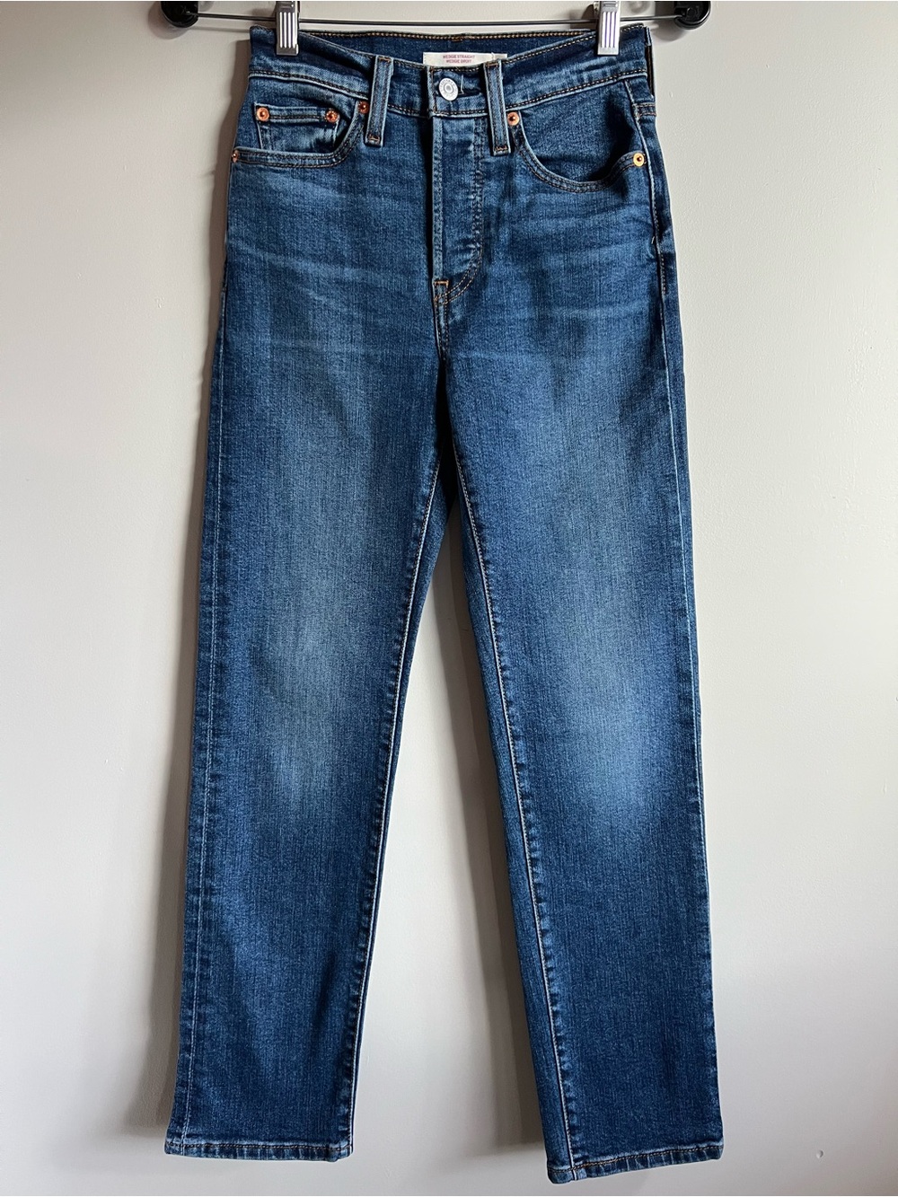 Levi’s Wedgie Straight Jeans Women’s 24 High Rise Medium Wash Vintage Fit Denim